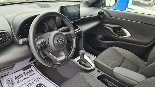 TOYOTA Yaris Cross -