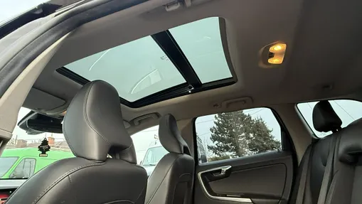 VOLVO XC60 -