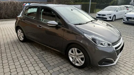 PEUGEOT 208 -