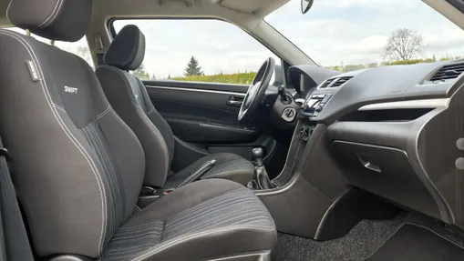 SUZUKI Swift -