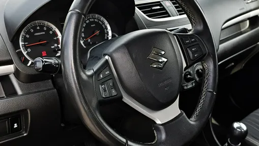 SUZUKI Swift -