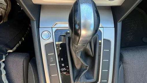 VOLKSWAGEN Passat -