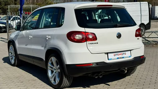 VOLKSWAGEN Tiguan -