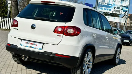 VOLKSWAGEN Tiguan -