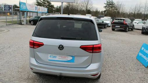 VOLKSWAGEN Touran -