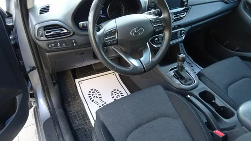 HYUNDAI i30 -