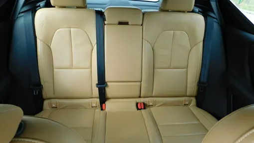 VOLVO XC40 -
