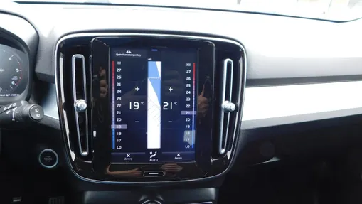 VOLVO XC40 -