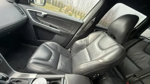 VOLVO XC60 -