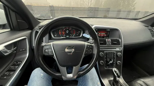 VOLVO XC60 -