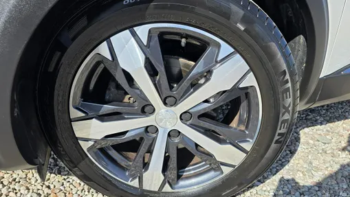 PEUGEOT 3008 -