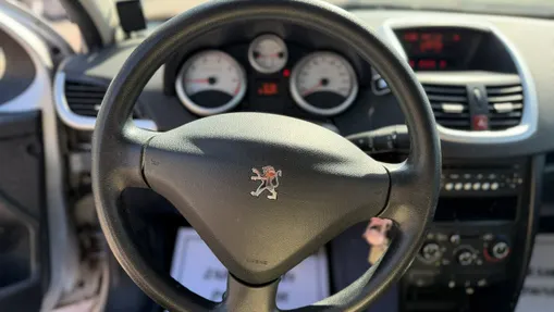 PEUGEOT 207 -