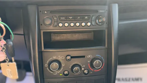 PEUGEOT 207 -