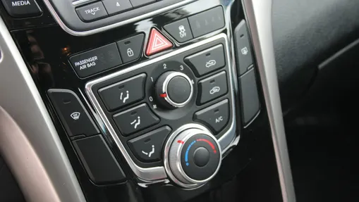 HYUNDAI i30 -