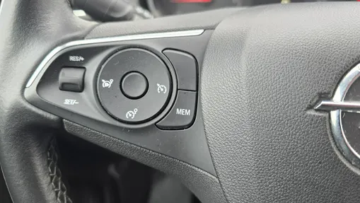OPEL Grandland X -
