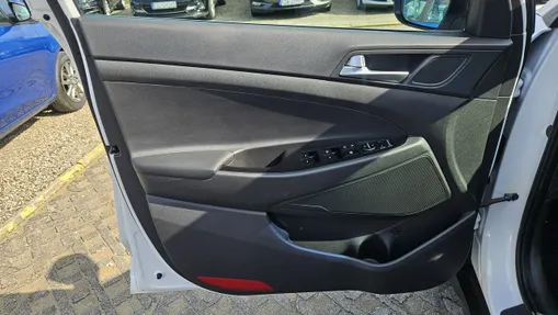 HYUNDAI Tucson -