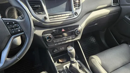 HYUNDAI Tucson -