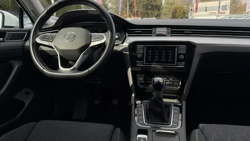 VOLKSWAGEN Passat -