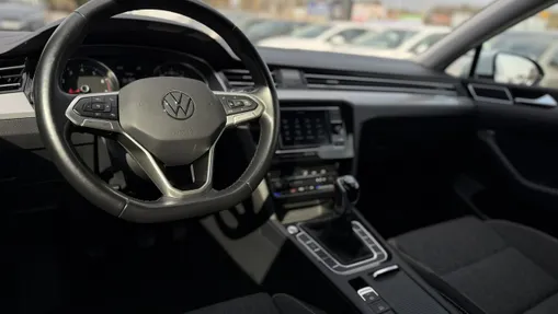 VOLKSWAGEN Passat -