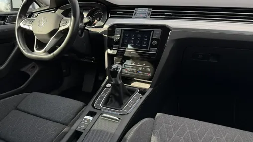 VOLKSWAGEN Passat -