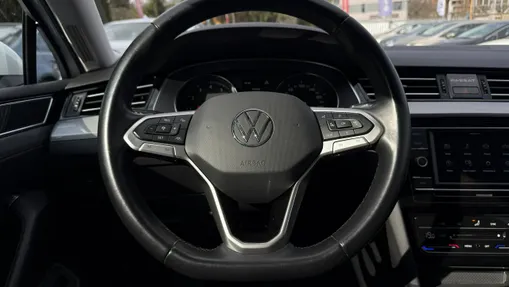 VOLKSWAGEN Passat -