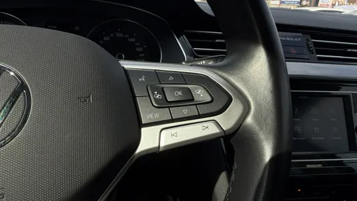VOLKSWAGEN Passat -