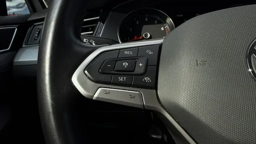 VOLKSWAGEN Passat -