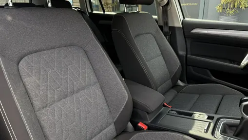 VOLKSWAGEN Passat -
