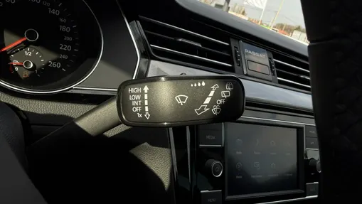 VOLKSWAGEN Passat -