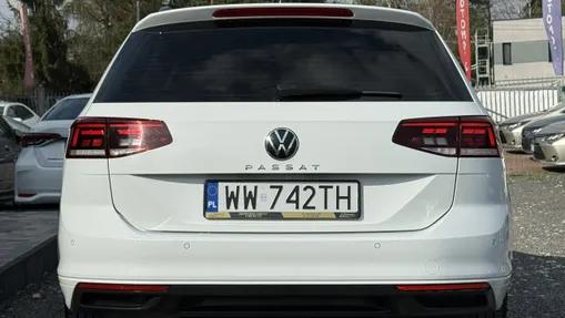 VOLKSWAGEN Passat -