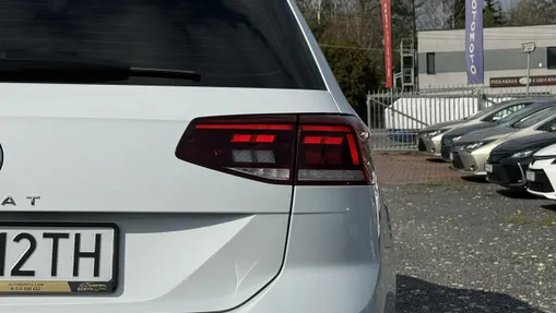 VOLKSWAGEN Passat -