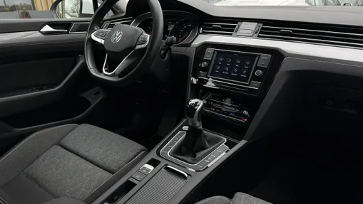 VOLKSWAGEN Passat -