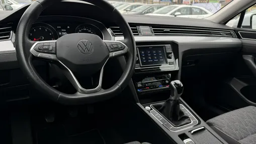 VOLKSWAGEN Passat -