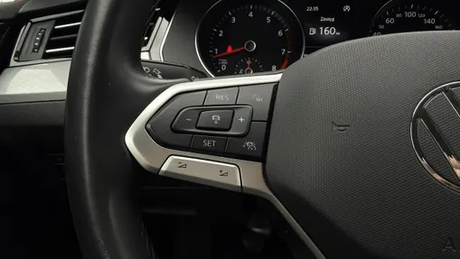 VOLKSWAGEN Passat -