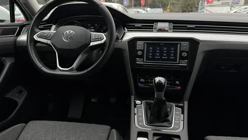 VOLKSWAGEN Passat -