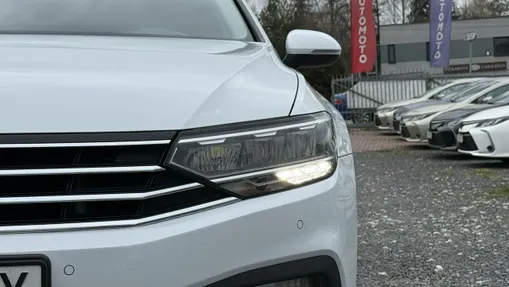 VOLKSWAGEN Passat -