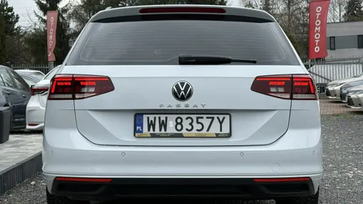 VOLKSWAGEN Passat -