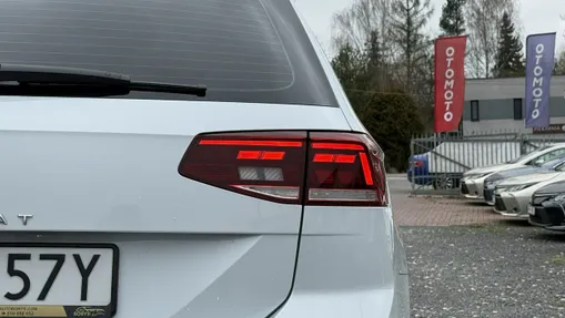 VOLKSWAGEN Passat -