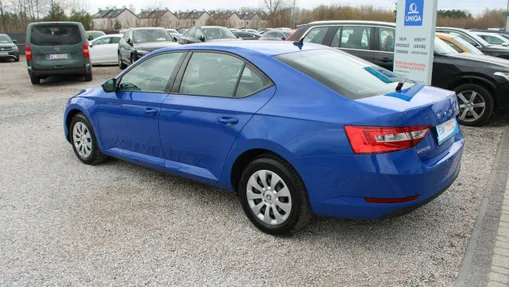 SKODA Superb -