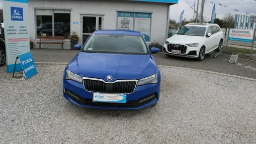 SKODA Superb -