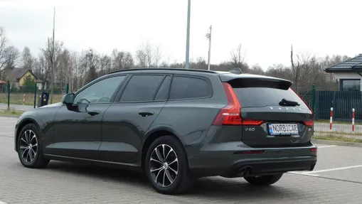 VOLVO V60 -