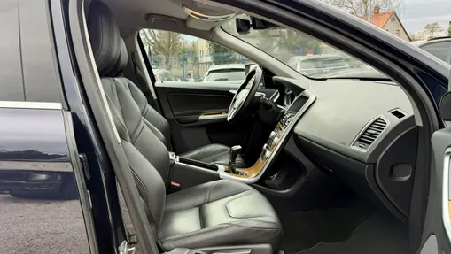 VOLVO XC60 -