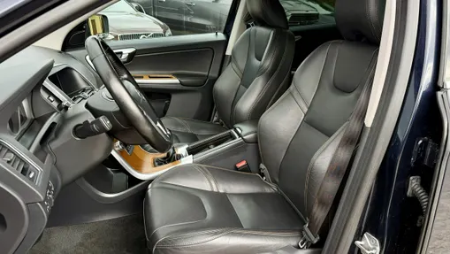 VOLVO XC60 -