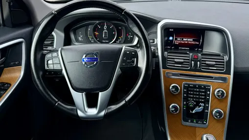 VOLVO XC60 -