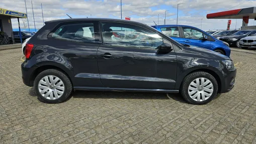 VOLKSWAGEN Polo -