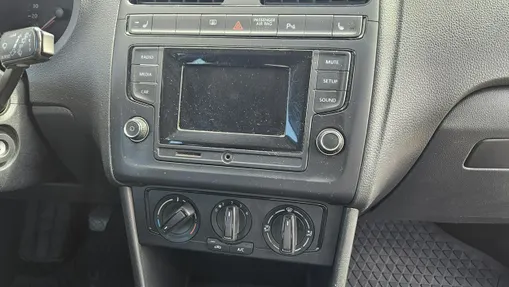 VOLKSWAGEN Polo -