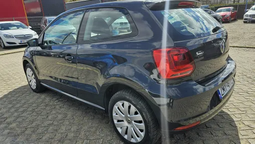 VOLKSWAGEN Polo -