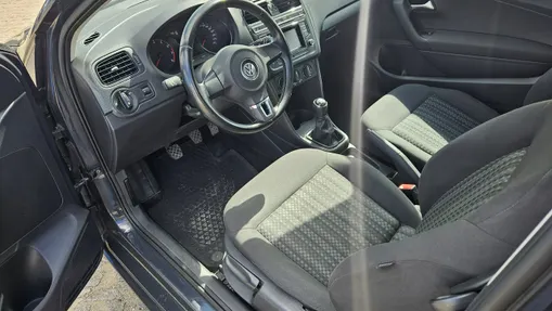 VOLKSWAGEN Polo -