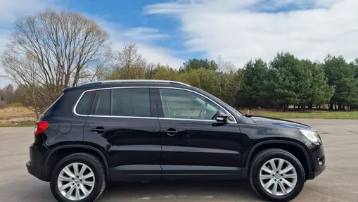 VOLKSWAGEN Tiguan -
