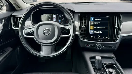VOLVO V90 -